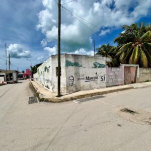 Terreno con construcción en renta en el centro de playa Celestún Yucatán